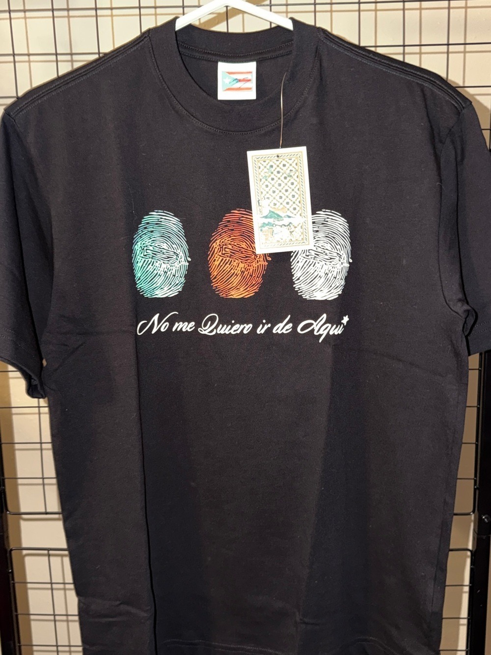 No me Quiero ir de Aquí Black Graphic Tee with Multicolor Fingerprints